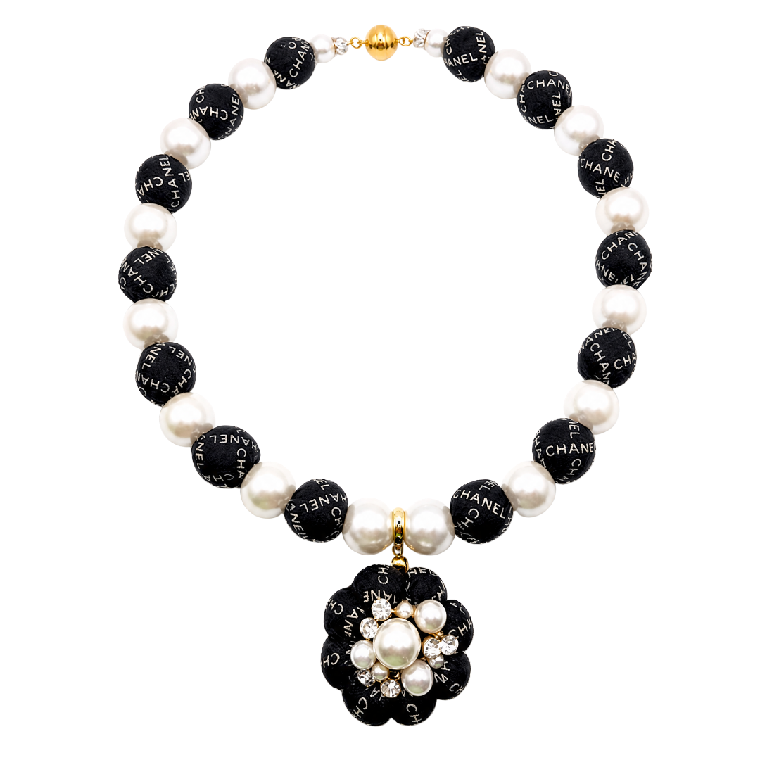 Chanel Trellis Noir Necklace