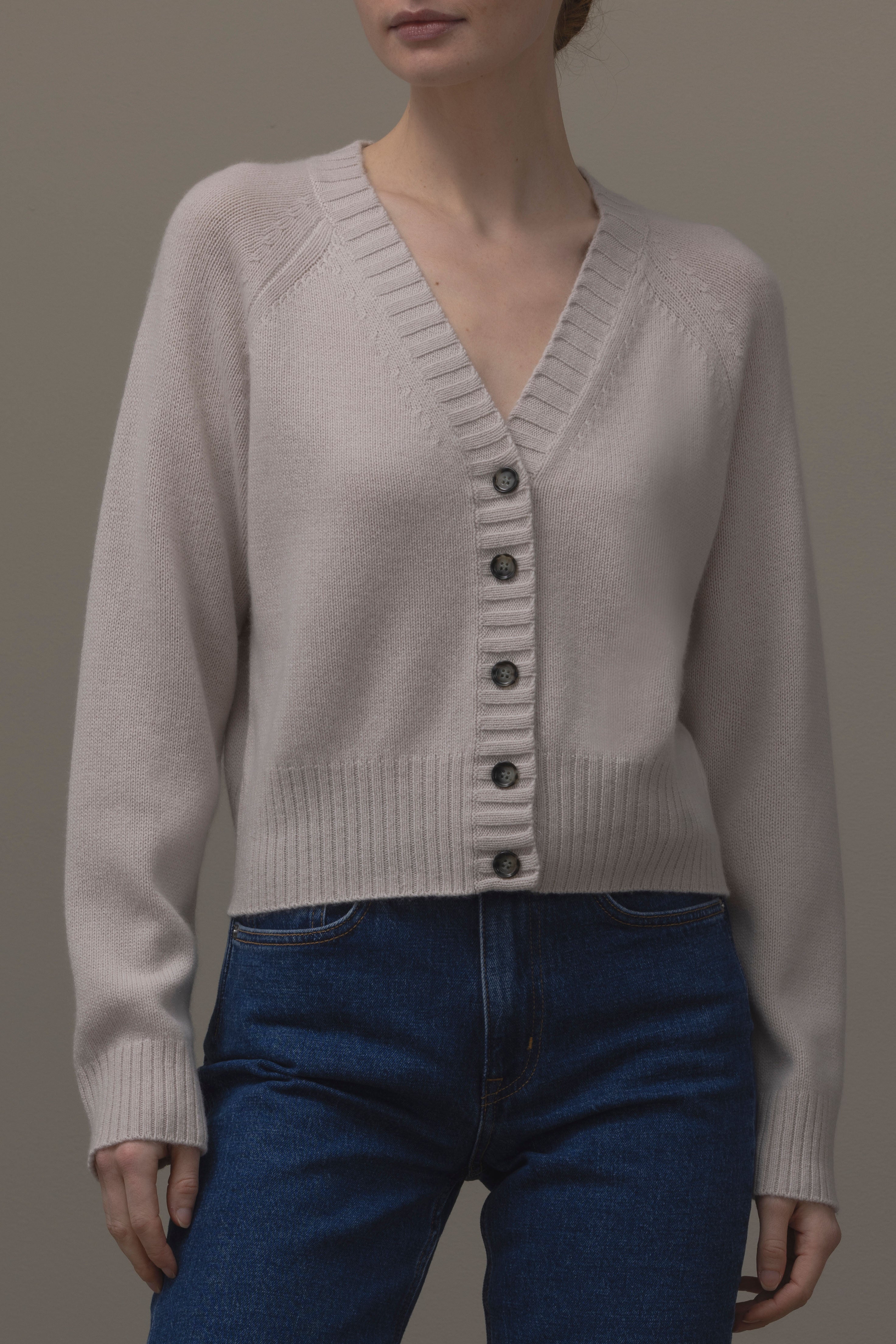 v-cardigan 1/1